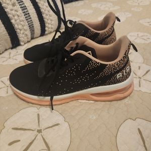 NIKE Air Black and peach size 7.5 Running shoes